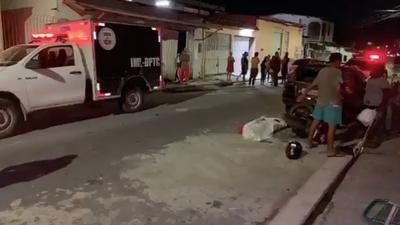 Motociclista morre ao colidir moto com carro parado no São José Motociclista morre ao colidir moto com carro parado no São José