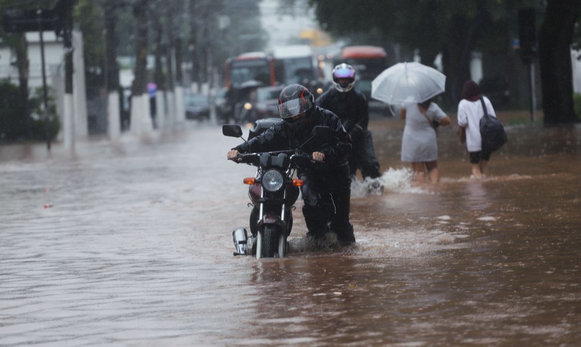 Volume de chuva em São Paulo é o segundo maior para mês o de fevereiro Volume de chuva em São Paulo é o segundo maior para mês o de fevereiro