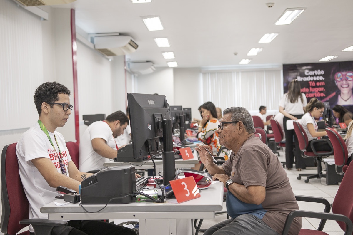 Recadastramento de 7,9 mil servidores, aposentados e pensionistas nascidos em fevereiro come&ccedil;a nesta ter&ccedil;a