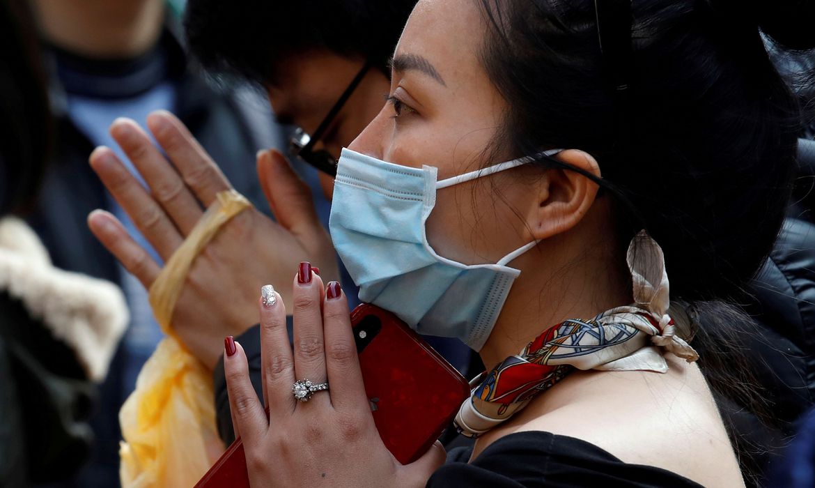 China registra mais de 1.000 mortes pelo novo coronavírus China registra mais de 1.000 mortes pelo novo coronavírus