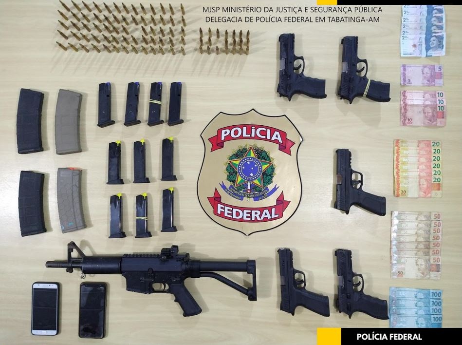 PF prende dois homens por tráfico de armas, com 5 pistolas de uso restrito em Tabatinga PF prende dois homens por tráfico de armas, com 5 pistolas de uso restrito em Tabatinga