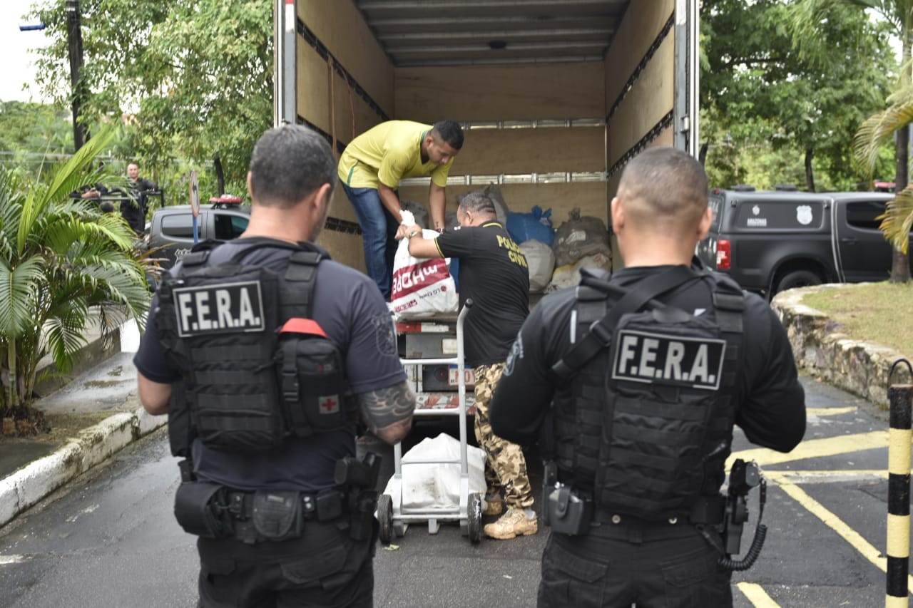 2 toneladas de drogas são incineradas em Manaus 2 toneladas de drogas são incineradas em Manaus