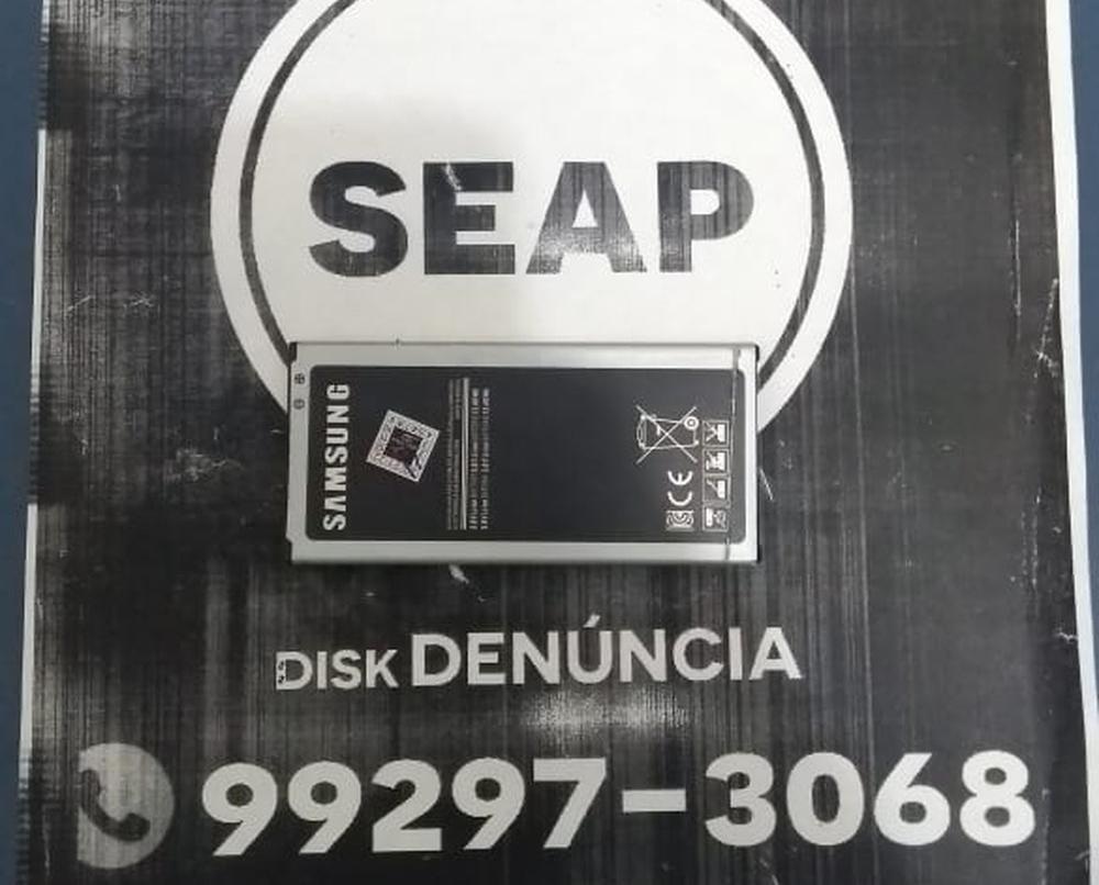 Homem tenta entrar em cadeia com bateria escondida nas partes íntimas Homem tenta entrar em cadeia com bateria escondida nas partes íntimas