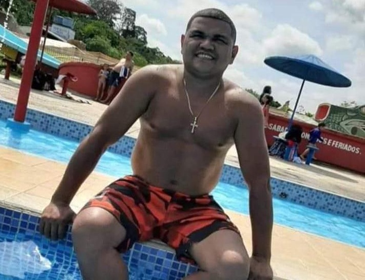 Assessor que levou 7 tiros em 'pelada' no Zumbi não resiste e morre em hospital Assessor que levou 7 tiros em 'pelada' no Zumbi não resiste e morre em hospital