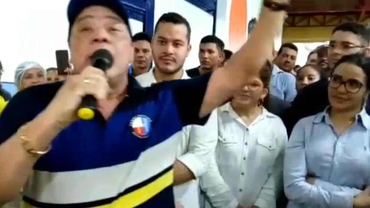 Adail Pinheiro volta e promete 's&oacute; dar amor' a Coari. Veja trecho do discurso