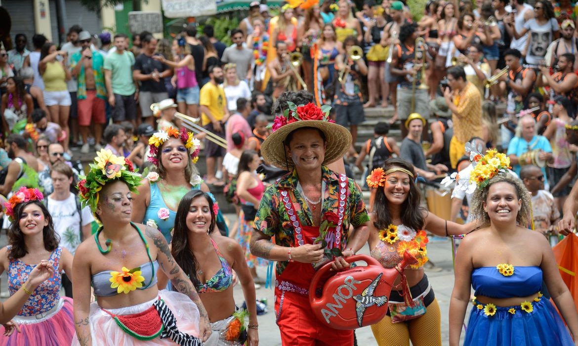 Viol&ecirc;ncia na folia: o que fazer caso voc&ecirc; seja v&iacute;tima ou presencie um crime