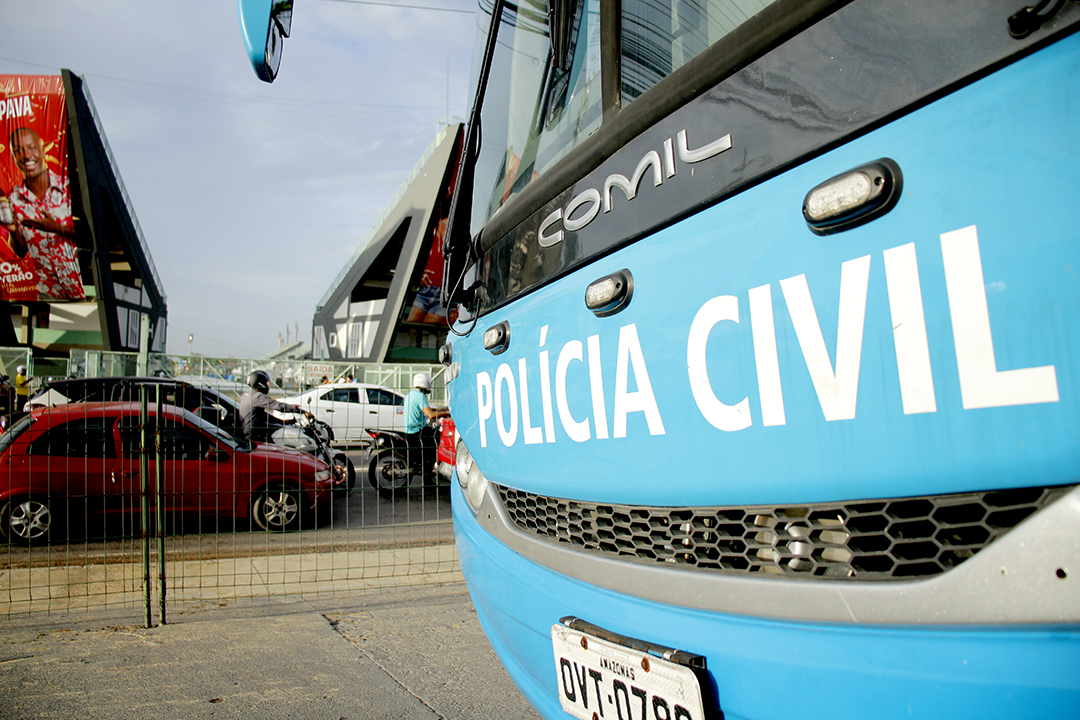 Delegacia M&oacute;vel est&aacute; em frente &agrave; DG para atender durante Carnaval