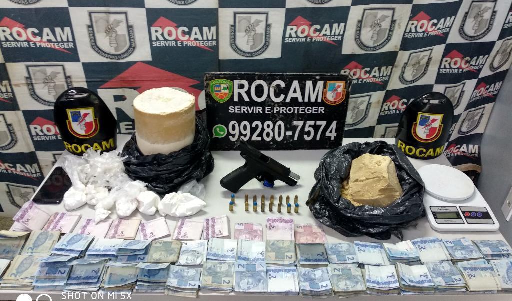 Rocam acaba com festinha de traficante no Crespo e apreende mais de 6,5kg de drogas e arma Rocam acaba com festinha de traficante no Crespo e apreende mais de 6,5kg de drogas e arma