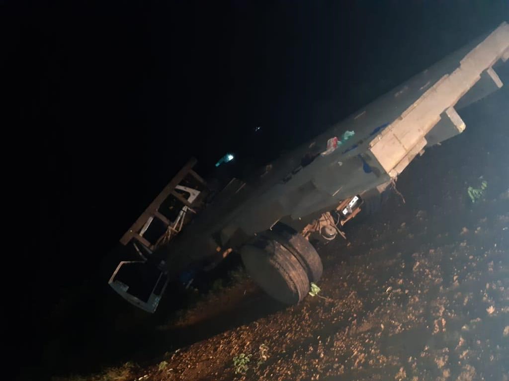 Acidente com dois caminh&otilde;es na AM-070 deixa 1 morto e 4 gravemente feridos