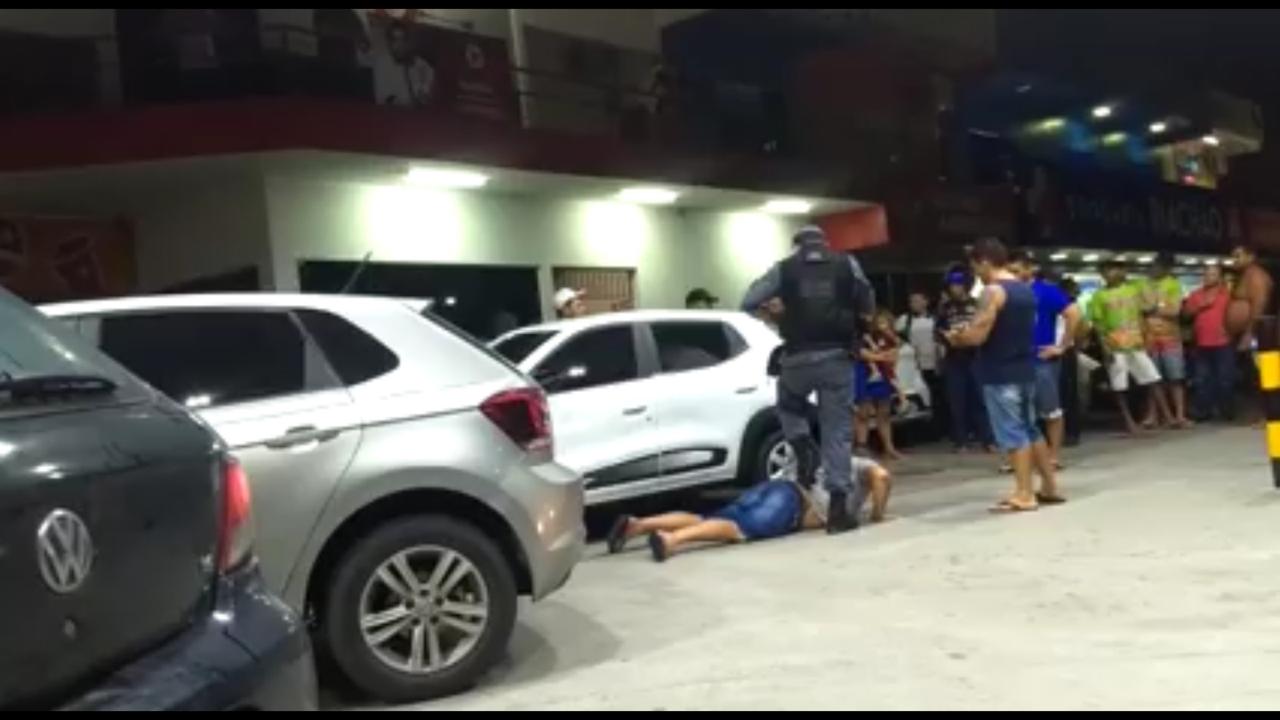Dupla é detida com carro roubado e suspeita de aplicar golpes com veículos alugados Dupla é detida com carro roubado e suspeita de aplicar golpes com veículos alugados