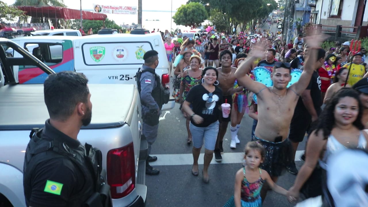 Forças policiais fiscalizam bandas e blocos de rua em Manaus Forças policiais fiscalizam bandas e blocos de rua em Manaus