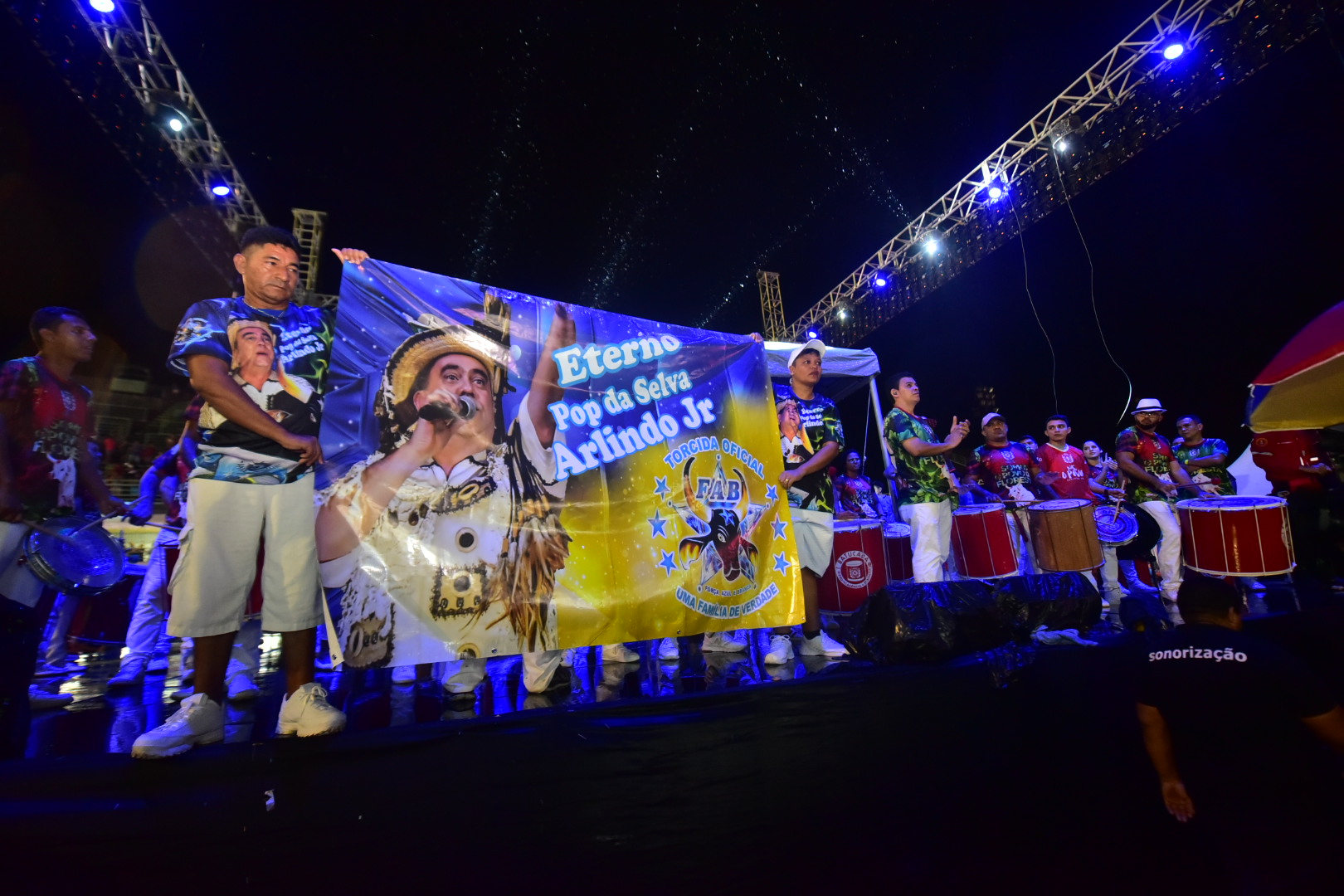 Homenagem a Arlindo J&uacute;nior emociona o p&uacute;blico no Carnaboi 2020