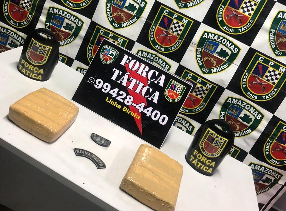 Mulher é presa pela Força Tática com 2kg de maconha skunk no São Francisco Mulher é presa pela Força Tática com 2kg de maconha skunk no São Francisco