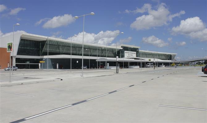 Funcionários do aeroporto Eduardo Gomes passam a usar máscaras Funcionários do aeroporto Eduardo Gomes passam a usar máscaras