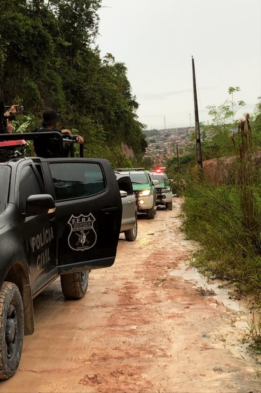 Primeiras demolições no Monte Horebe começam e duas pessoas teriam sido presas. Veja vídeos do local Primeiras demolições no Monte Horebe começam e duas pessoas teriam sido presas. Veja vídeos do local