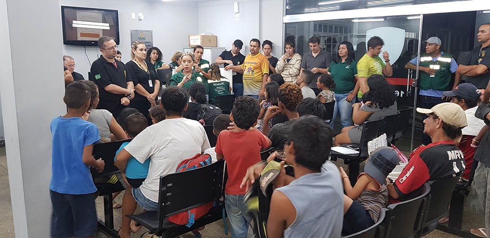 Pais são autuados por mendicância e trabalho infantil com filhos em Manaus Pais são autuados por mendicância e trabalho infantil com filhos em Manaus