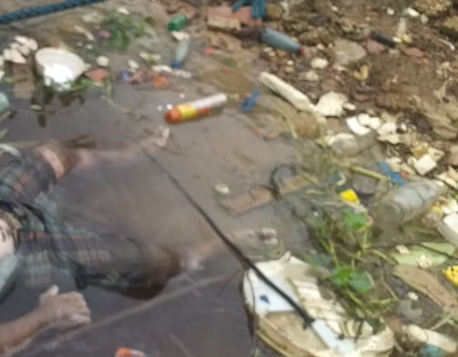 Corpo de homem é encontrado boiando em igarapé no Educandos Corpo de homem é encontrado boiando em igarapé no Educandos