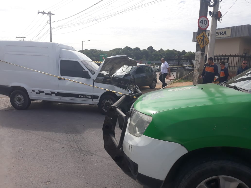 BRUXA TÁ SOLTA Acidentes, capotamento e carro em igarapé neste sábado. Veja fotos e vídeo BRUXA TÁ SOLTA Acidentes, capotamento e carro em igarapé neste sábado. Veja fotos e vídeo