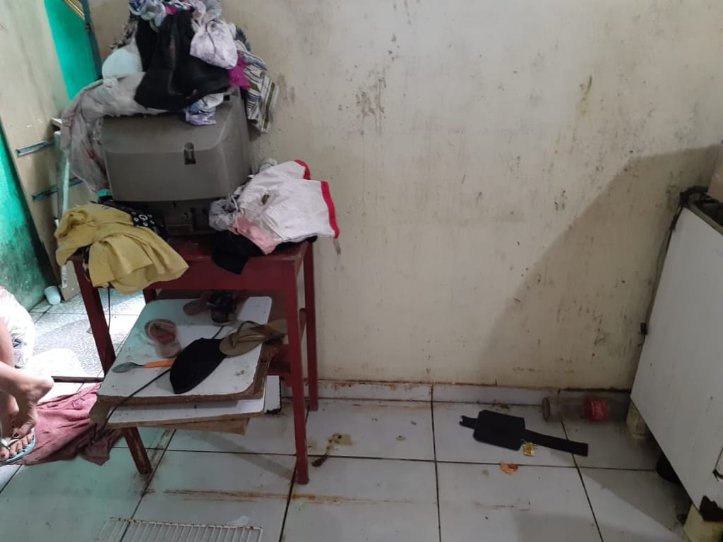 Mãe é detida por abandonar filhos de 3 anos e 5 anos no Nova Cidade Mãe é detida por abandonar filhos de 3 anos e 5 anos no Nova Cidade