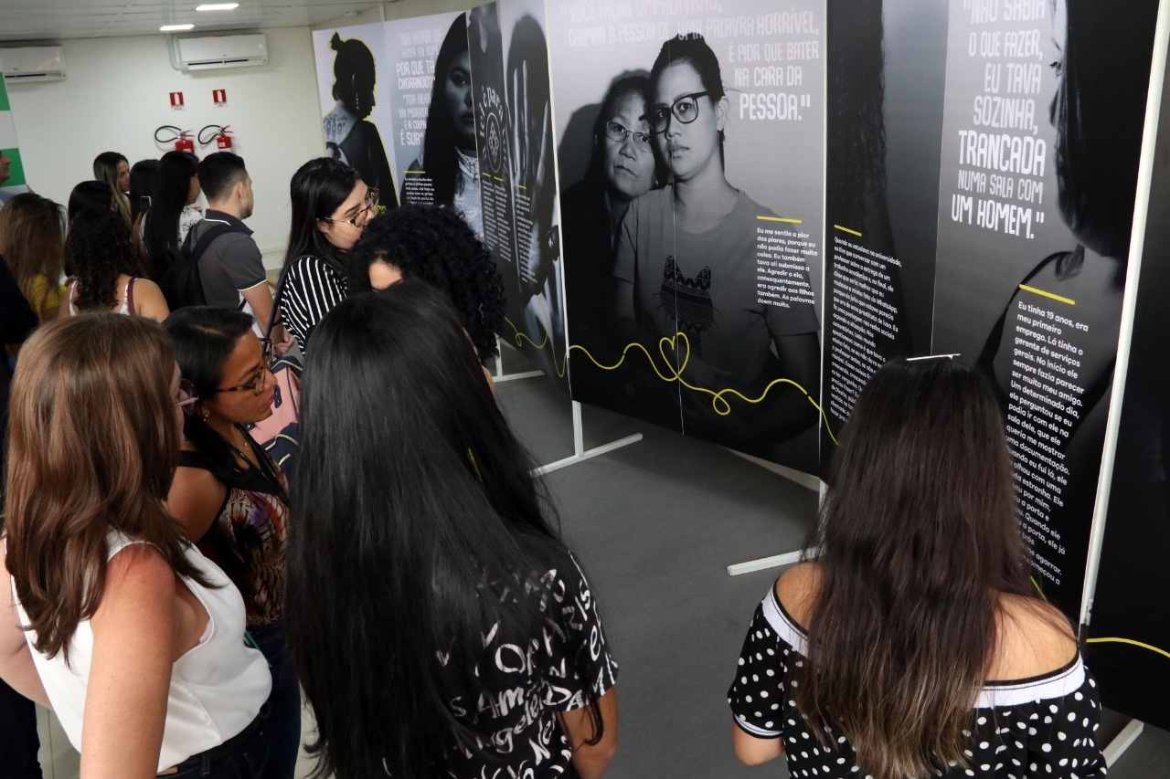 Exposição da DPE traz relatos de vítimas e combate à violência contra a mulher Exposição da DPE traz relatos de vítimas e combate à violência contra a mulher