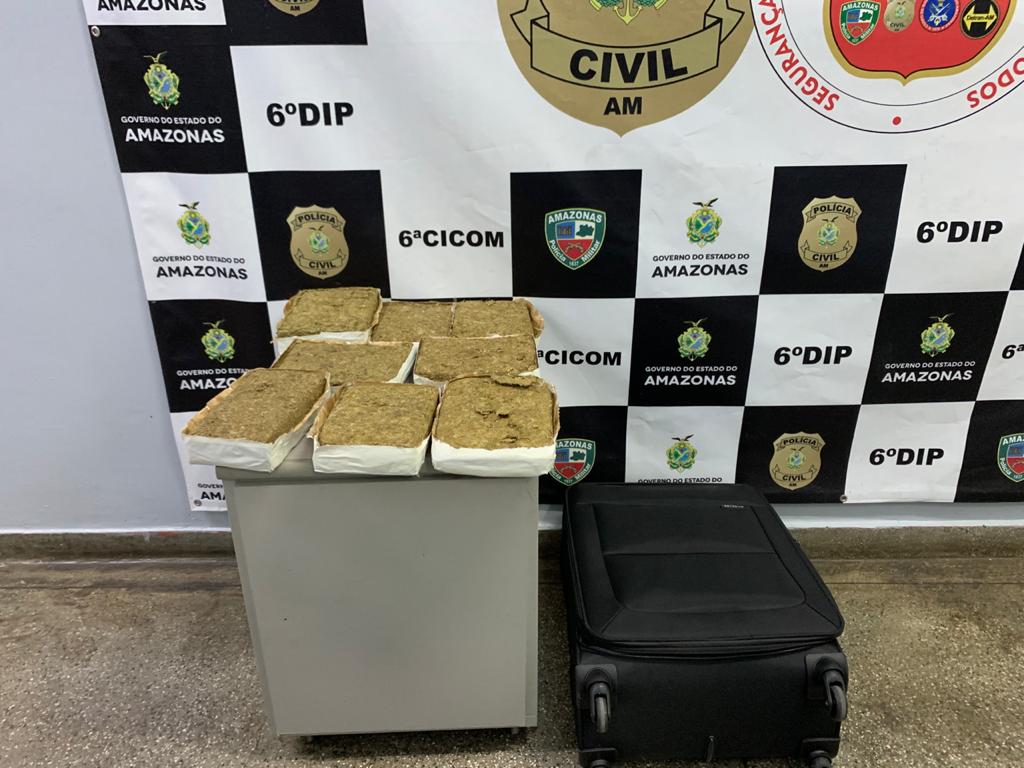 Após denúncia, passageiro é preso com 8kg de maconha no aeroporto internacional Após denúncia, passageiro é preso com 8kg de maconha no aeroporto internacional