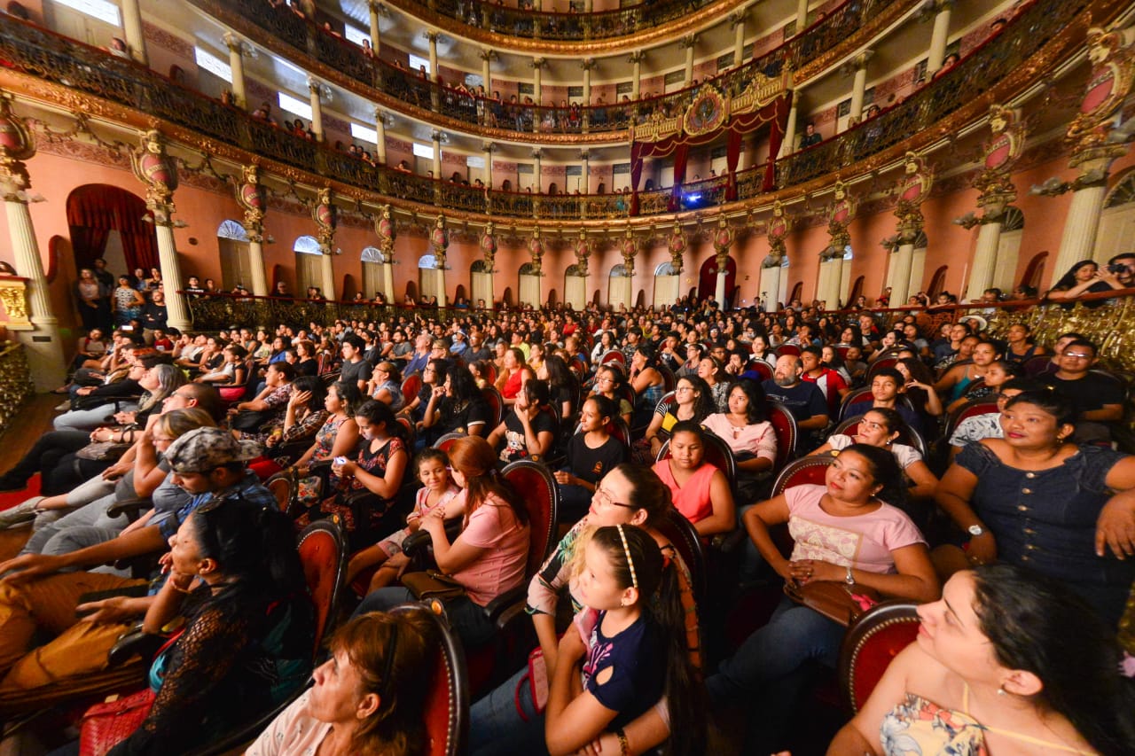 Novos alunos do Liceu Claudio Santoro são recebidos no Teatro Amazonas Novos alunos do Liceu Claudio Santoro são recebidos no Teatro Amazonas