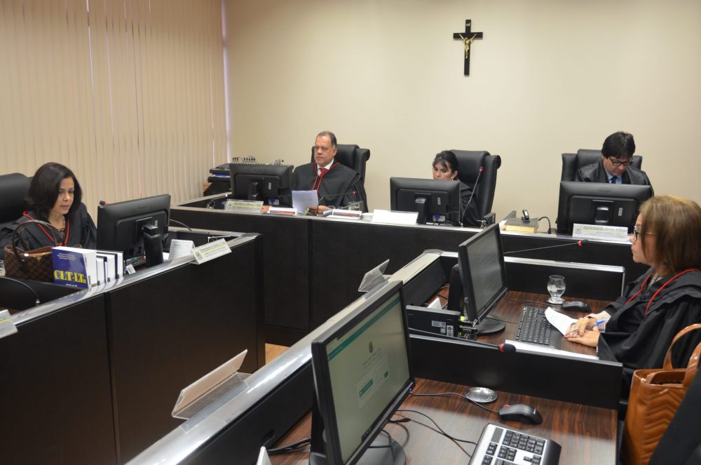 Analista de laboratório que atuou como engenheira química receberá diferenças salariais Analista de laboratório que atuou como engenheira química receberá diferenças salariais