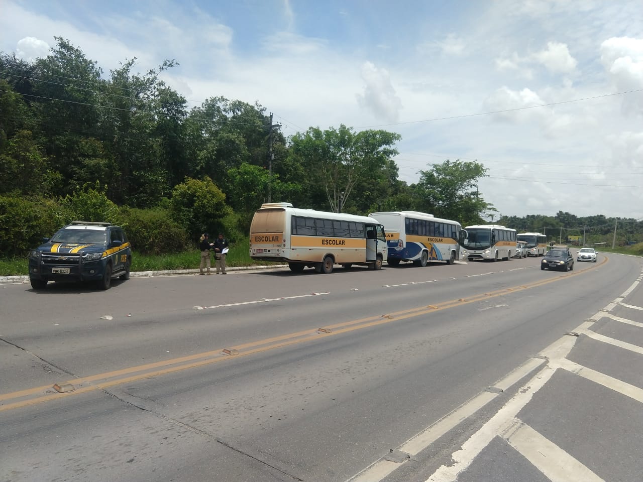 Transporte escolar é fiscalizado em Operação Volta às Aulas da PRF-AM Transporte escolar é fiscalizado em Operação Volta às Aulas da PRF-AM