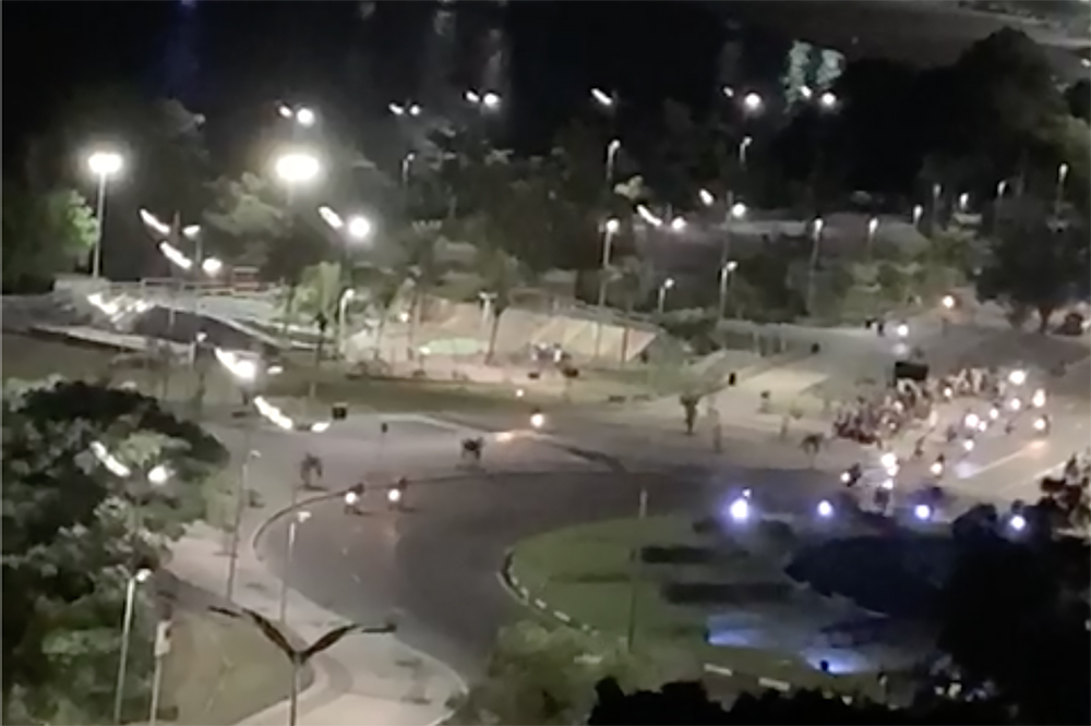Motoqueiros fazem pega e barulha&ccedil;o