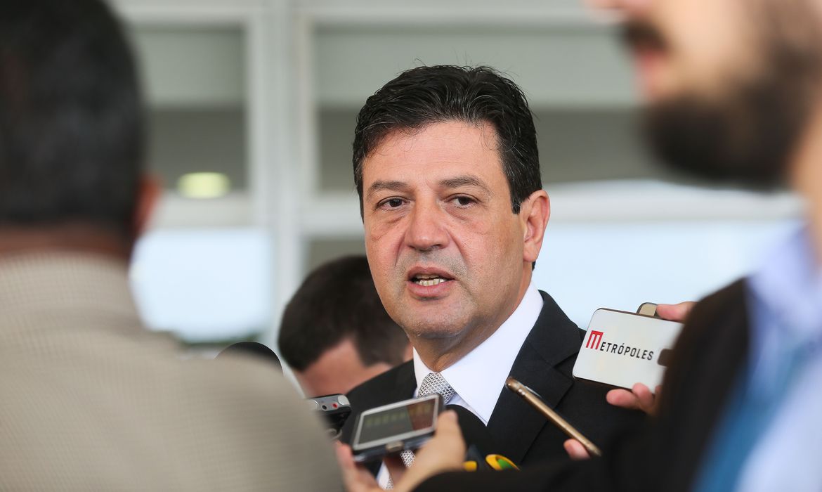 Situa&ccedil;&atilde;o no Brasil ainda n&atilde;o &eacute; de pandemia, diz Mandetta