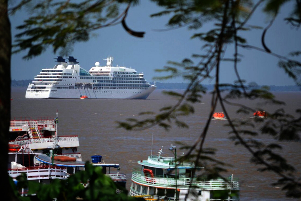 Parintins recha&ccedil;a p&acirc;nico com coronav&iacute;rus em navios de cruzeiro