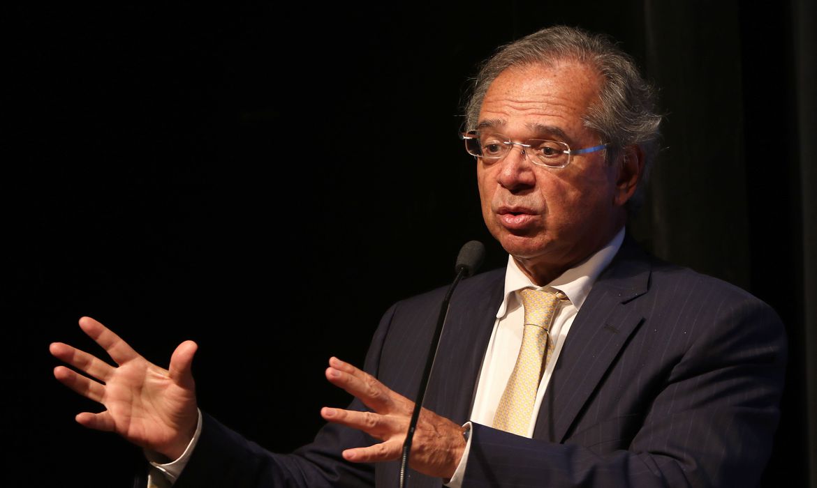 Guedes diz que pode isentar de imposto produtos médicos e hospitalares Guedes diz que pode isentar de imposto produtos médicos e hospitalares