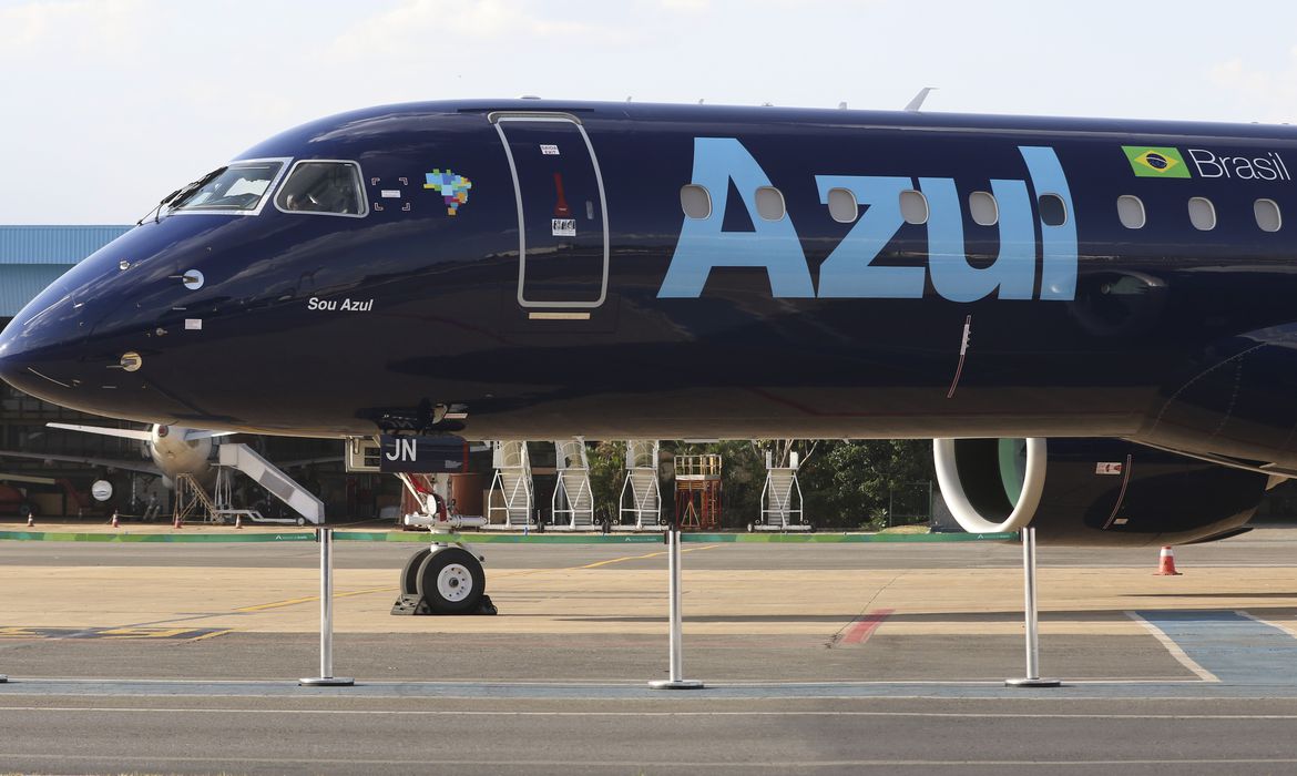 Azul anuncia suspens&atilde;o de v&aacute;rios voos internacionais