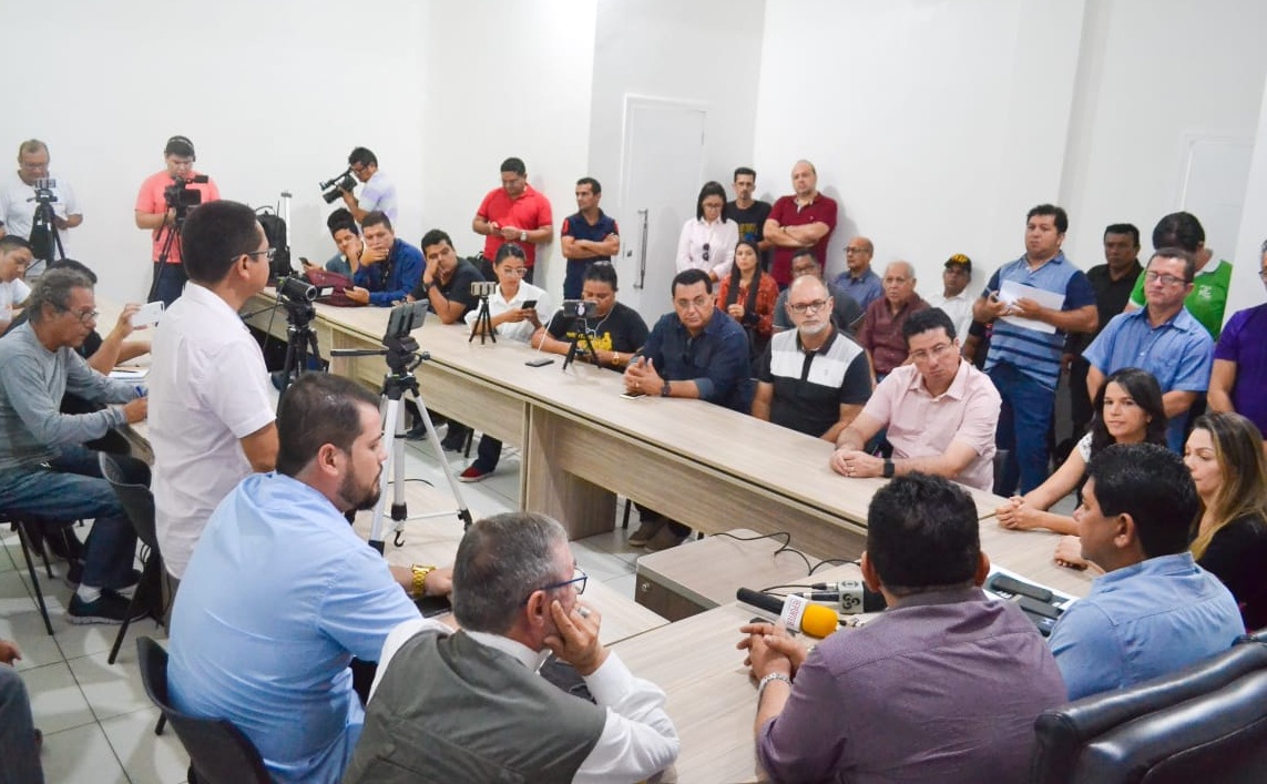 Bi Garcia explica medidas para combater coronavírus em Parintins Bi Garcia explica medidas para combater coronavírus em Parintins