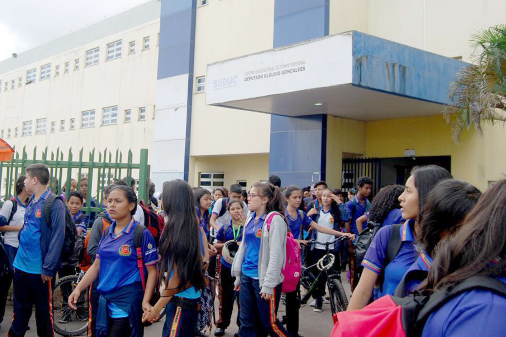 Aulas públicas e privadas suspensas em Parintins Aulas públicas e privadas suspensas em Parintins