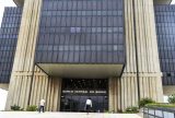 Guerra no Oriente Médio pressiona petróleo e pauta reunião do Copom desta quarta-feira (18)