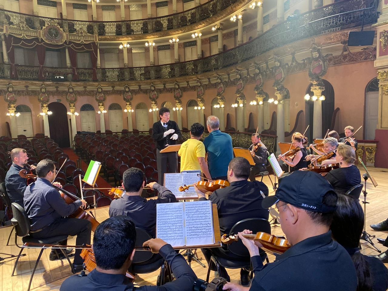 Orquestra de Câmara faz vídeo com serenata de Mozart mostrando como lavar as mãos corretamente. Assista aqui Orquestra de Câmara faz vídeo com serenata de Mozart mostrando como lavar as mãos corretamente. Assista aqui
