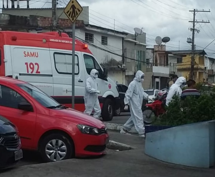Samu treina profissionais para atendimento de casos suspeitos; foto com novo EPI viraliza