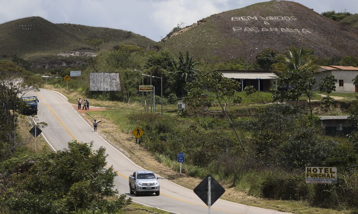 Brasil fecha fronteiras para entrada de estrangeiros vindos de países vizinhos Brasil fecha fronteiras para entrada de estrangeiros vindos de países vizinhos
