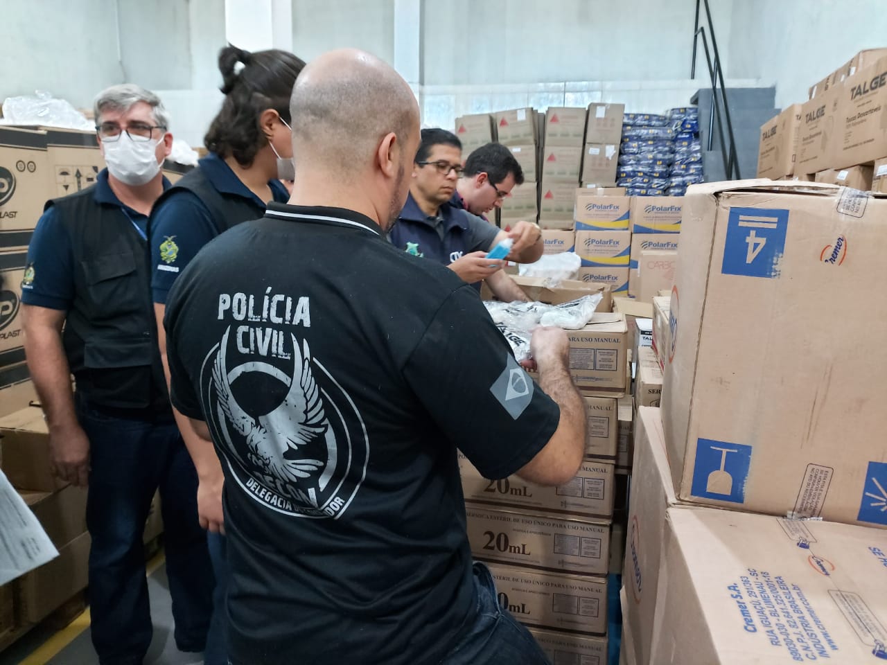 Opera&ccedil;&atilde;o apreende 3,5 mil m&aacute;scaras e verifica aumento de pre&ccedil;o de &aacute;lcool em gel e luvas