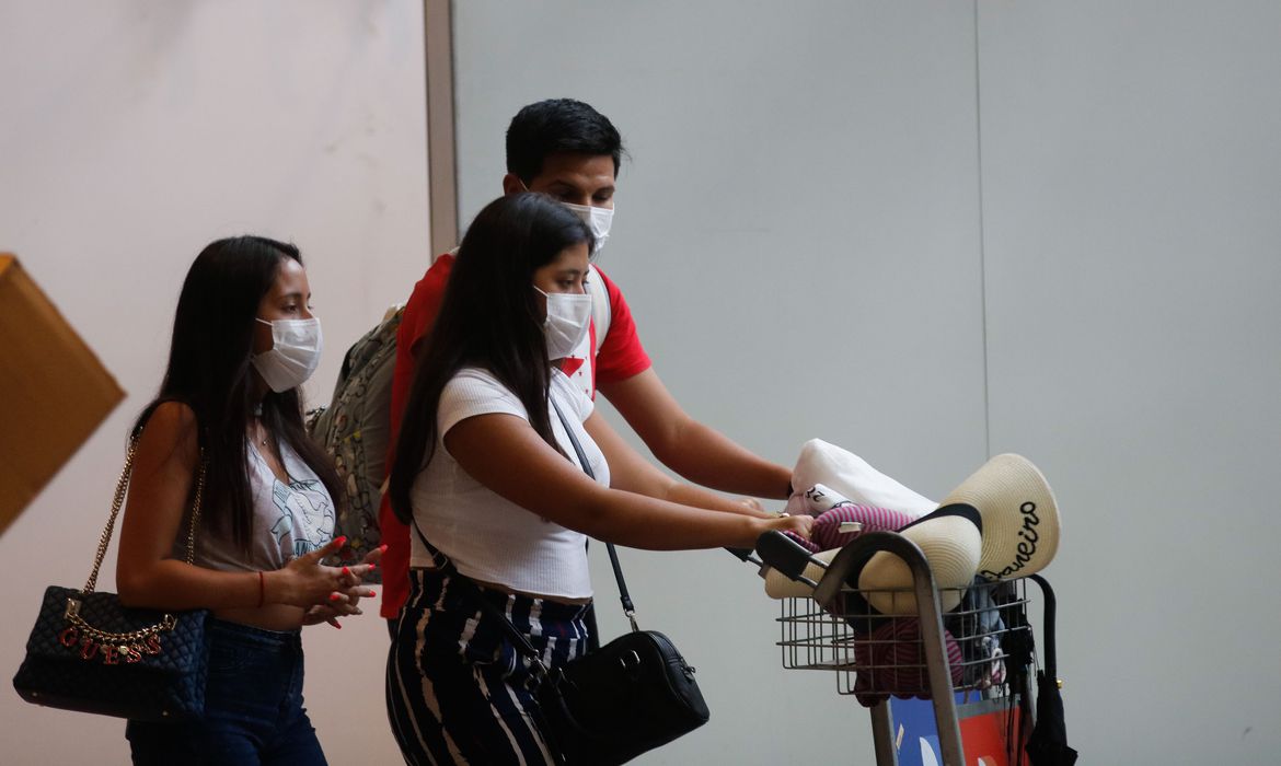 Brasil restringe entrada de estrangeiros por voos internacionais Brasil restringe entrada de estrangeiros por voos internacionais
