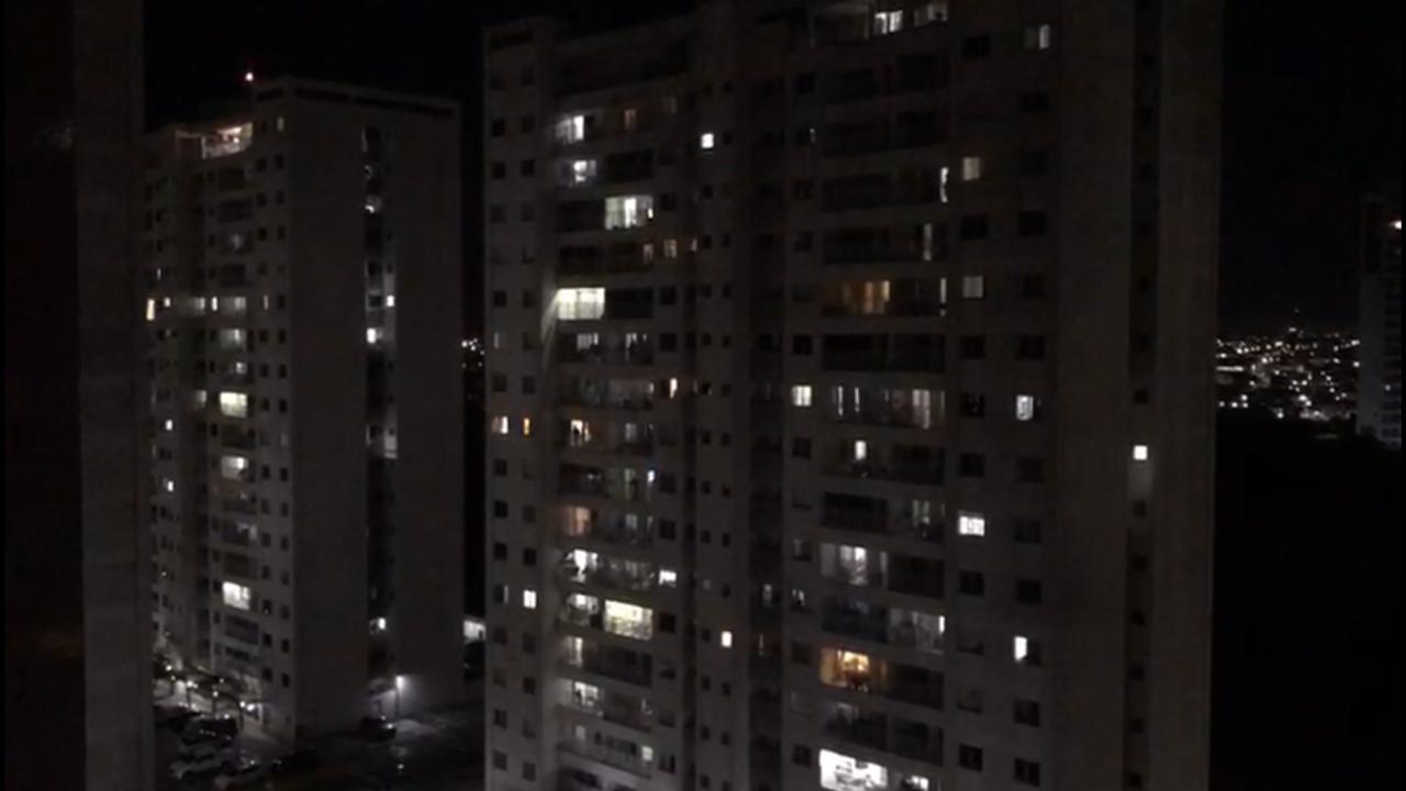 Com aplausos, profissionais da saúde são homenageados em Manaus; veja vídeo Com aplausos, profissionais da saúde são homenageados em Manaus; veja vídeo