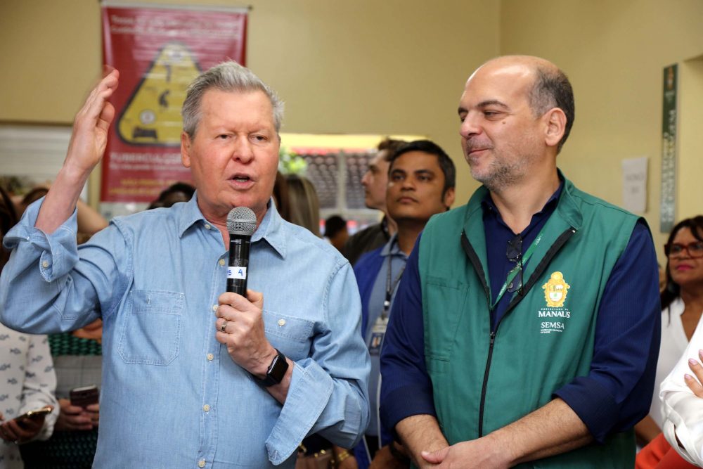 Prefeito anuncia que idosos serão vacinados contra a gripe em suas casas Prefeito anuncia que idosos serão vacinados contra a gripe em suas casas