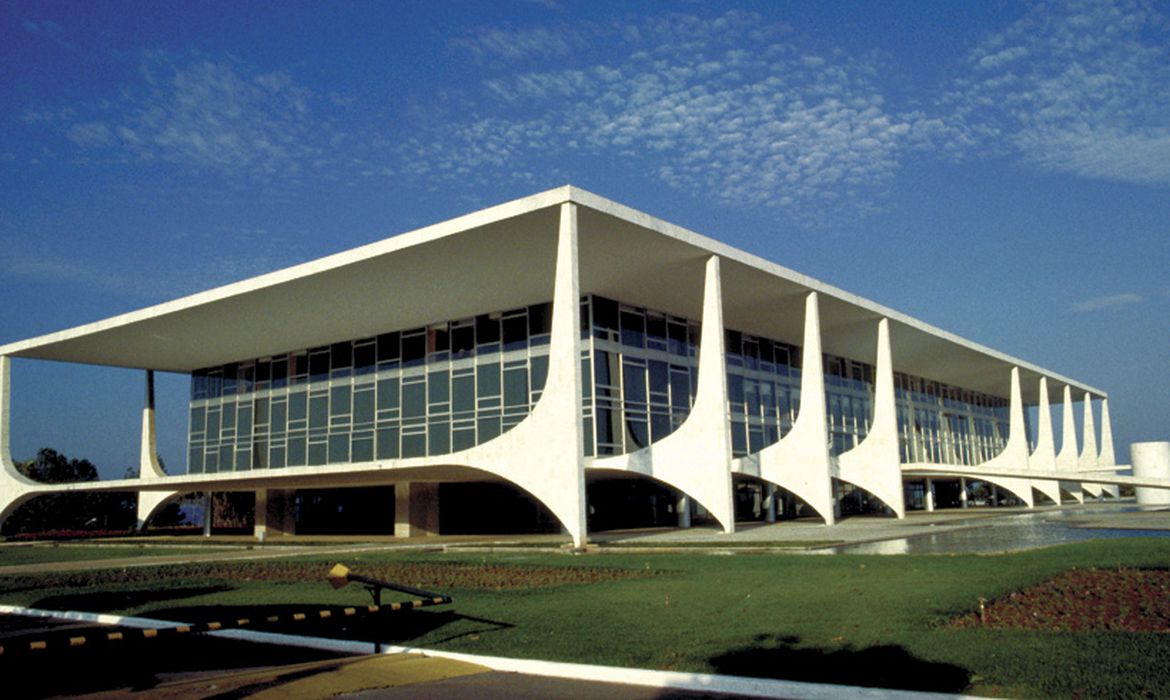Planalto lança página com lista de serviços que não podem parar Planalto lança página com lista de serviços que não podem parar