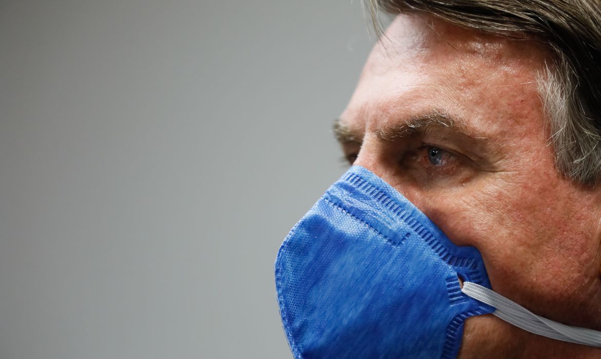 Bolsonaro anuncia suspensão de dívidas e ajuda financeira a estados Bolsonaro anuncia suspensão de dívidas e ajuda financeira a estados