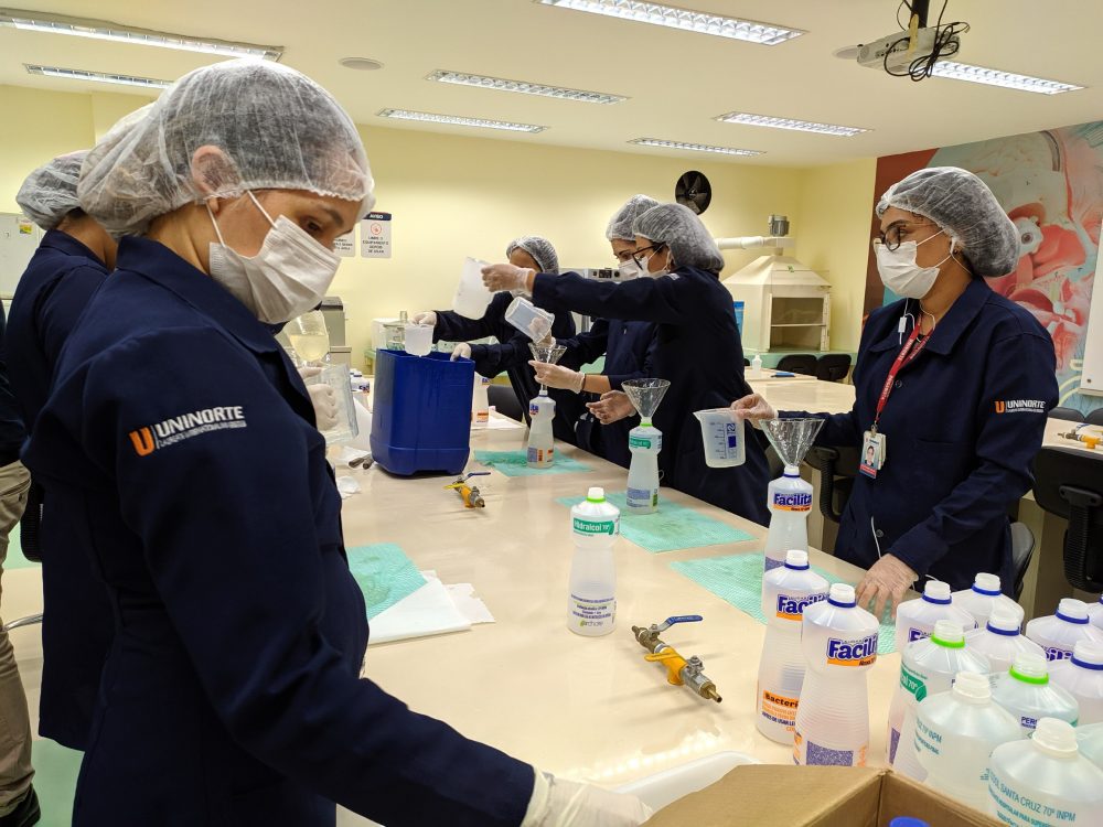 UniNorte faz doação e álcool em gel será distribuído a casas de idosos UniNorte faz doação e álcool em gel será distribuído a casas de idosos