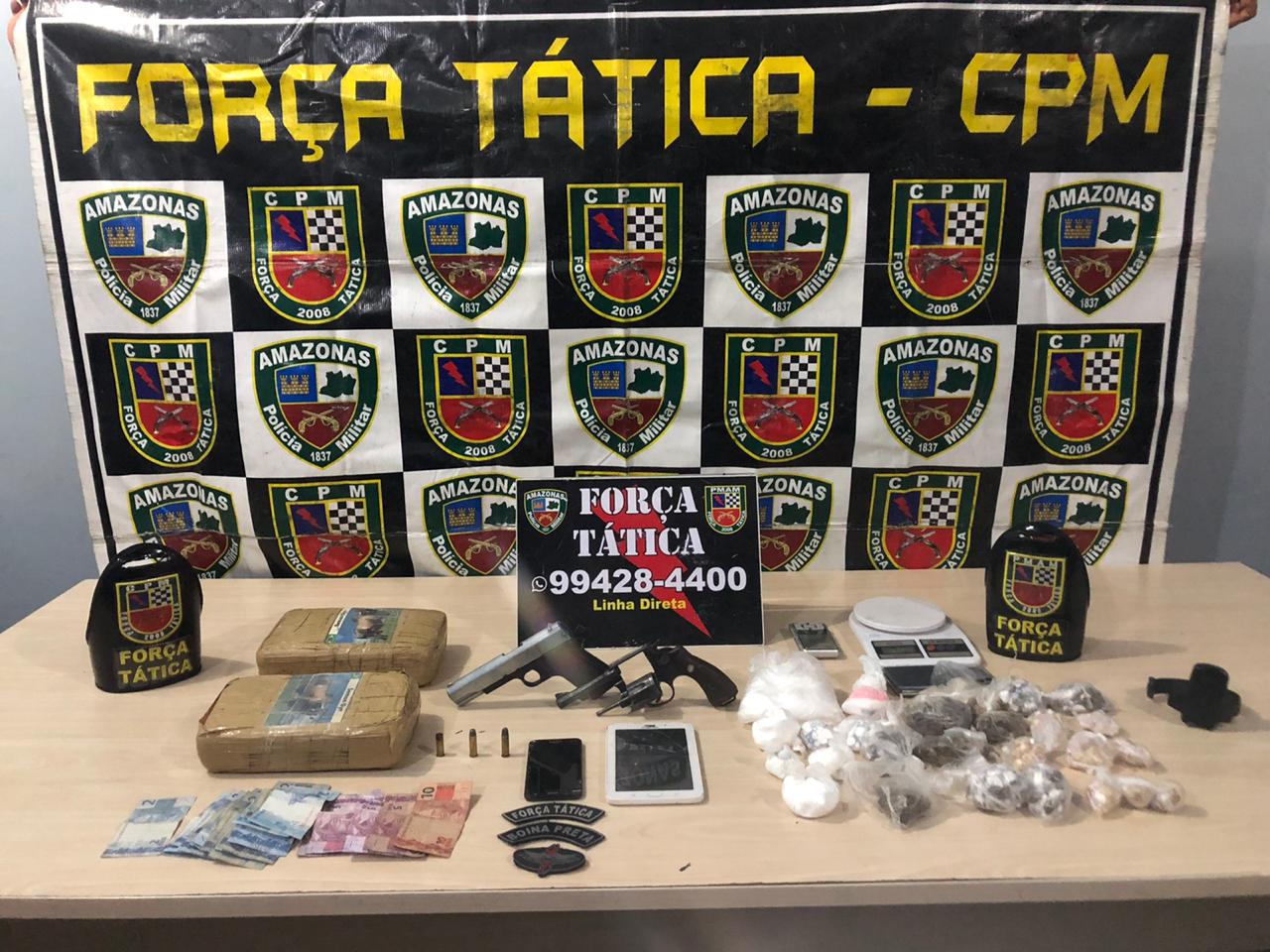 Dupla &eacute; detida pela For&ccedil;a T&aacute;tica com drogas e arma no Santa Etelvina