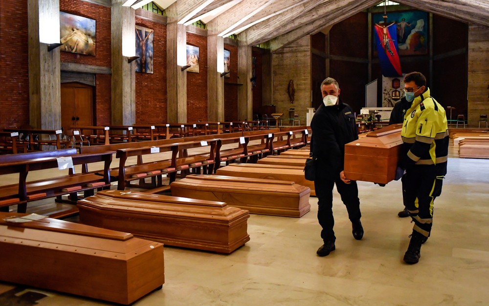 It&aacute;lia tem quase 1.000 mortes causadas por pandemia, o recorde di&aacute;rio