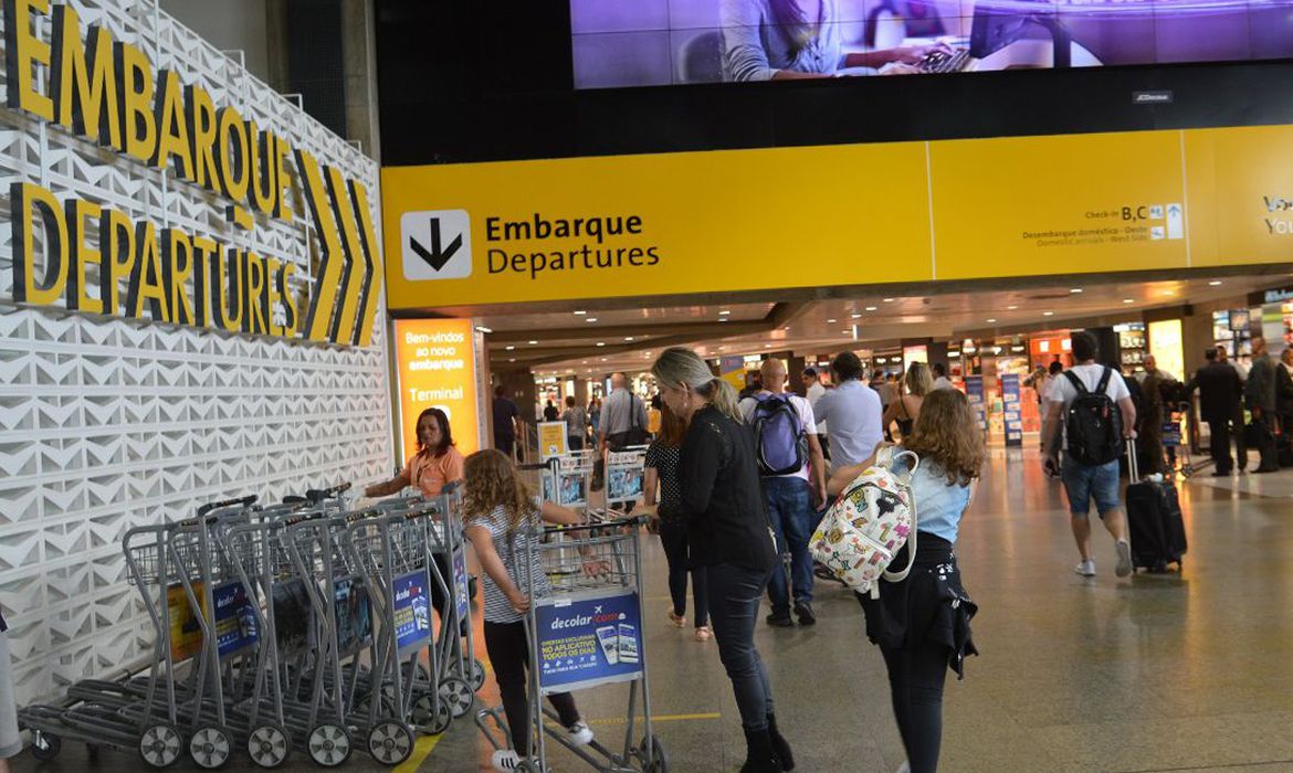 10 leitos completos para AM estão parados no aeroporto de SP, diz Susam 10 leitos completos para AM estão parados no aeroporto de SP, diz Susam