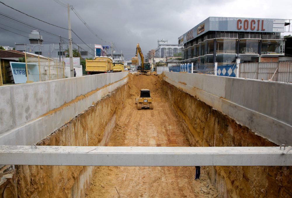 ‘Obras são essenciais e têm cuidado redobrado’, diz Arthur ao ver avanço do complexo da Constantino ‘Obras são essenciais e têm cuidado redobrado’, diz Arthur ao ver avanço do complexo da Constantino